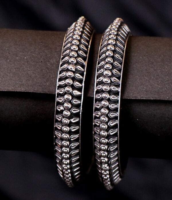 SILVER BANGLES-SHYEYANSHI